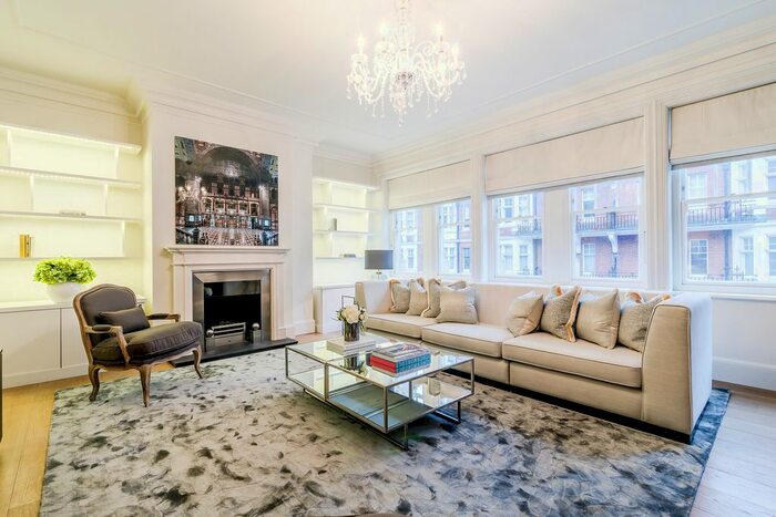 3 Bedroom Flat To Rent In Duke Street, London, W1K