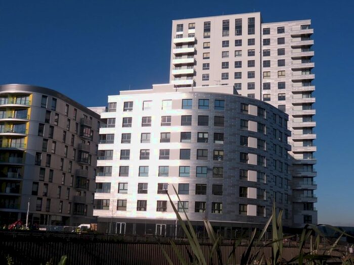 3 Bedroom Flat To Rent In Honister, Reading, RG1