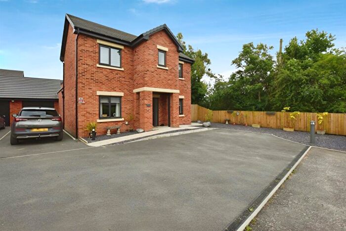 5 Bedroom Detached House For Sale In Kestrel Close, Leyland, PR25