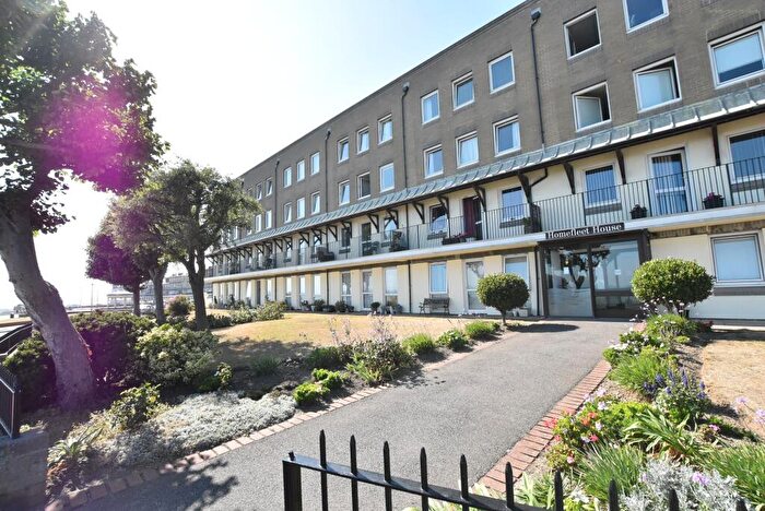 1 Bedroom Flat To Rent In Wellington Crescent, Homefleet House Wellington Crescent, CT11