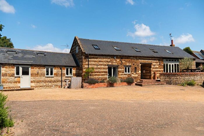 4 Bedroom Barn Conversion For Sale In The Square, Moreton Pinkney, NN11