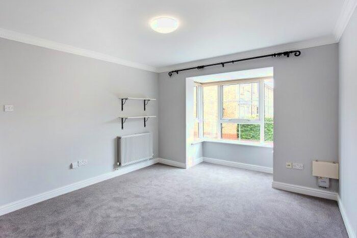 1 Bedroom Flat To Rent In Malthouse Drive, London, W4