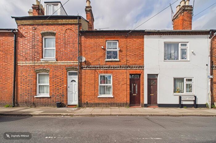 3 Bedroom Terraced House For Sale In Stanley Street, Reading, Berkshire, RG1