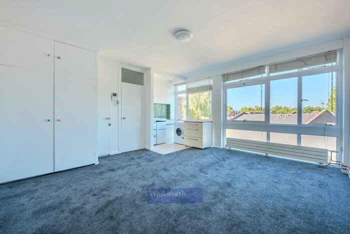 Flat To Rent In Dryden Court, SE11