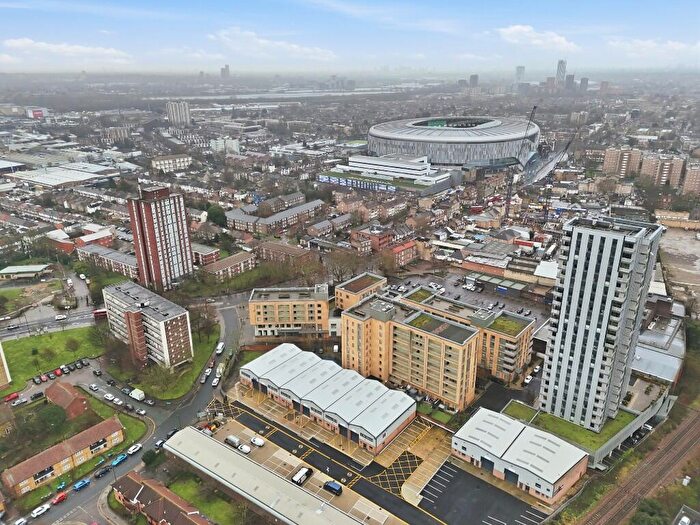 2 Bedroom Apartment For Sale In Cannon Road, London, N17