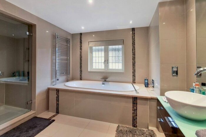 4 Bedroom Semi-Detached House To Rent In Court Road, Eltham, London, SE9