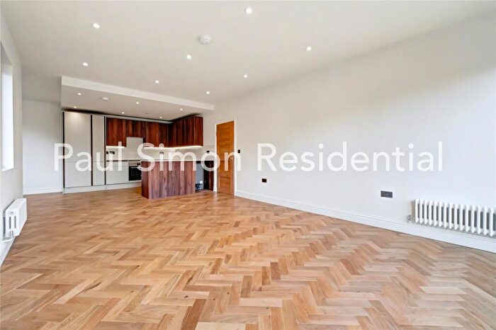 2 Bedroom Apartment For Sale In Roman Way, Islington, London, N7