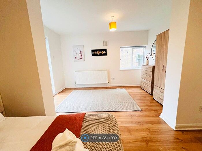 1 Bedroom Flat To Rent In Shaftesbury Road, London, N19