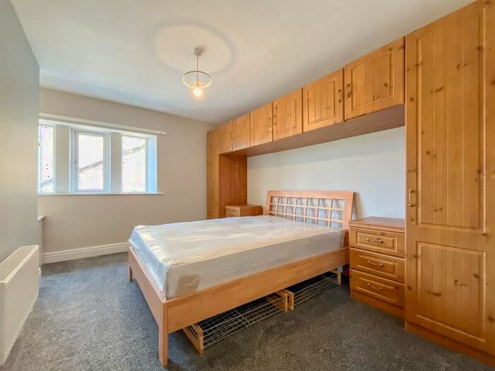 1 Bedroom Flat To Rent In B Kilpin Hill Lane, Staincliffe, Dewsbury, WF13