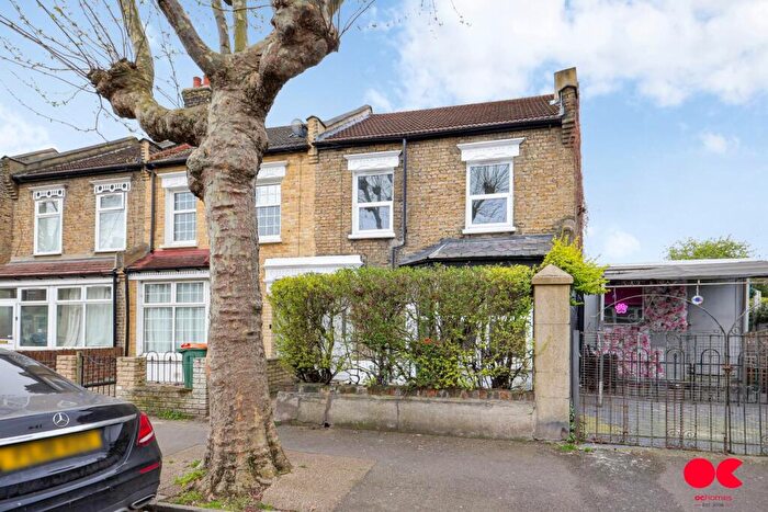 2 Bedroom End Of Terrace House To Rent In Gooseley Lane, East Ham, E6