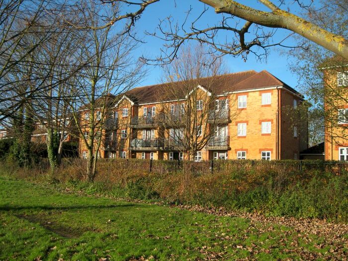 2 Bedroom Flat To Rent In Elliotts Way, Reading, RG4