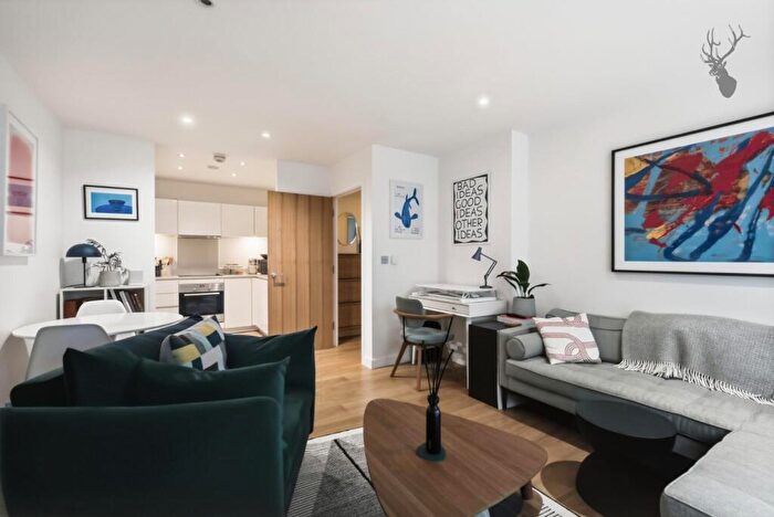 1 Bedroom Apartment For Sale In Hudson House, Bow, E3