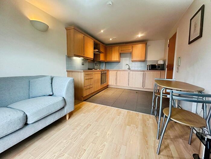 1 Bedroom Flat To Rent In City Walk, Leeds, West Yorkshire, LS11