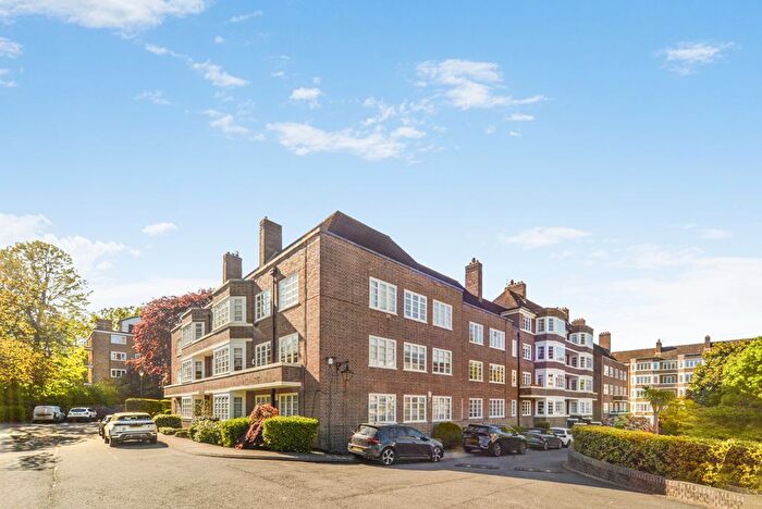 3 Bedroom Flat For Sale In Putney Heath, Putney, SW15