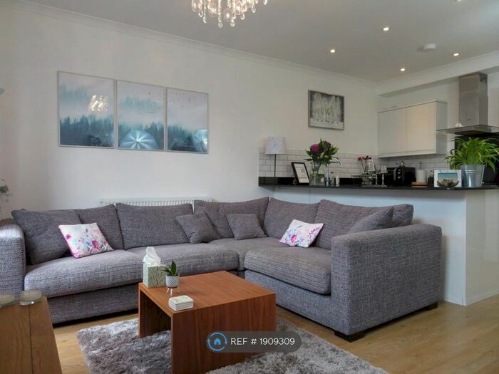 2 Bedroom Flat To Rent In St Williams Court Grosvenor Road, West Wickham, BR4