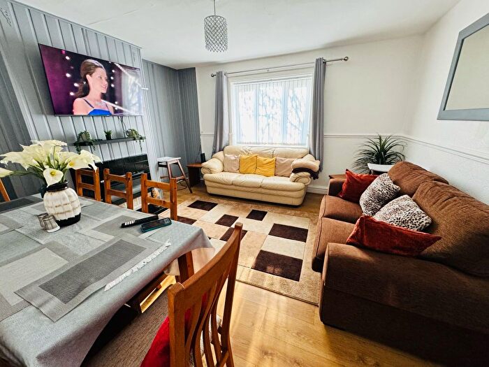 5 Bedroom Detached House To Rent In Victoria Road, Cradley Heath, West Midlands, B64