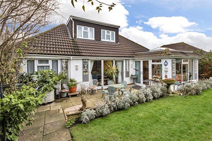 3 Bedroom Bungalow For Sale In Elmfield Close, Weald, Sevenoaks, Kent, TN14
