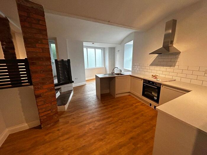 2 Bedroom Apartment To Rent In Stamford Street, Stalybridge, SK15