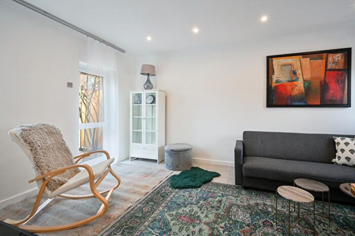 5 Bedroom Property To Rent In Linton Gardens, Beckton, London, E6