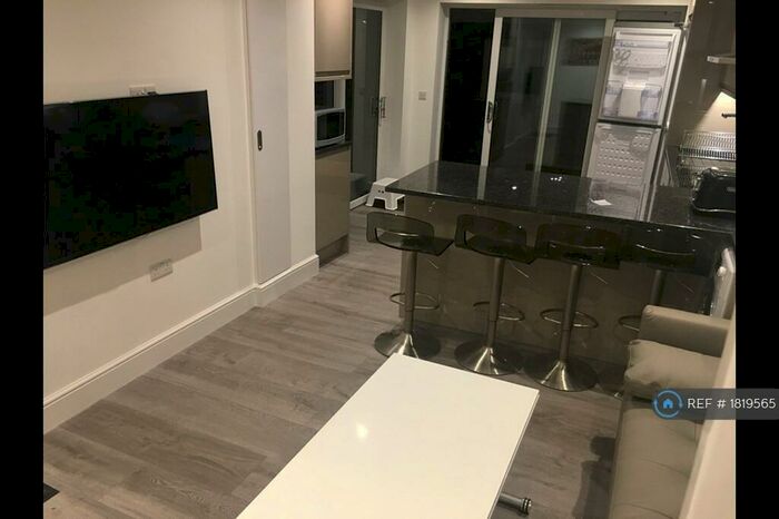 4 Bedroom End Of Terrace House To Rent In Buxton Street, London, E1