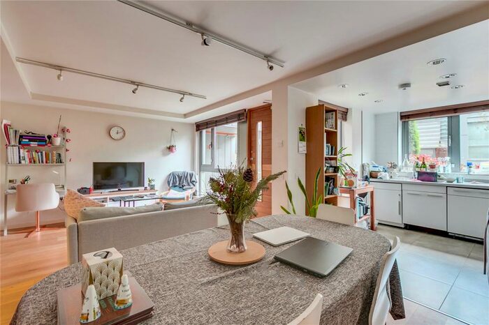 2 Bedroom Flat To Rent In Peacock Place, Islington, London, N1