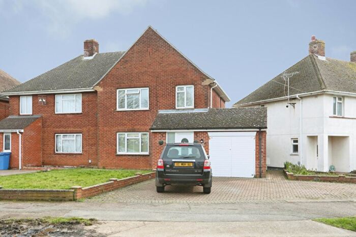 3 Bedroom Semi-Detached House For Sale In Manor Grove, Sittingbourne, Kent, ME10