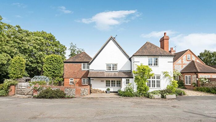 4 Bedroom Detached House For Sale In Peppard Common, Henley-On-Thames, RG9