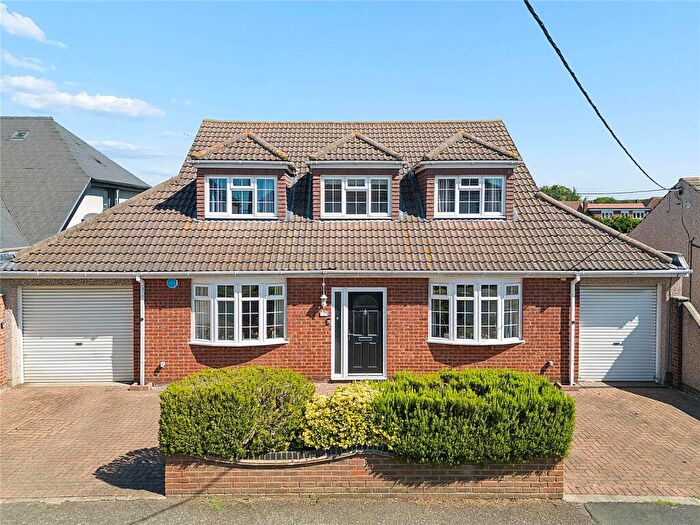 5 Bedroom Detached House For Sale In Laburnham Gardens, Upminster, RM14