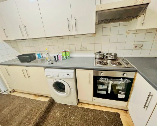 2 Bedroom Terraced House For Sale In Whitegate Road, Newsome, Huddersfield, HD4
