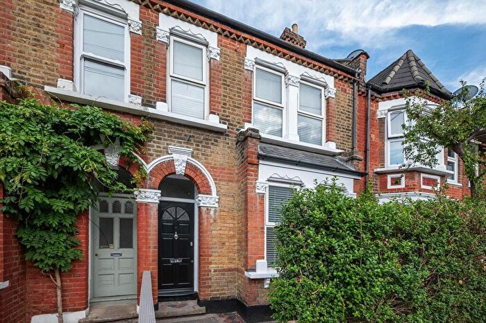 4 Bedroom House For Sale In Kitchener Road, London, N17