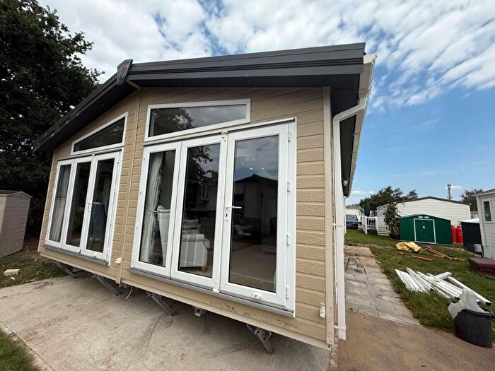 2 Bedroom Park Home For Sale In Church Laneham, Retford, DN22