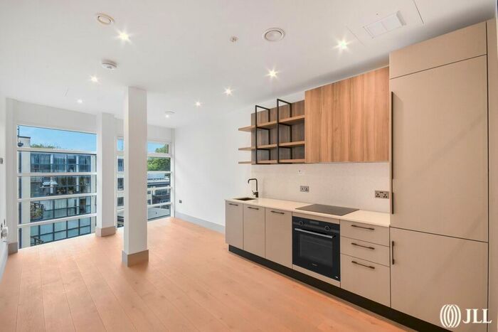 2 Bedroom Flat To Rent In Clapham Road, London, SW9