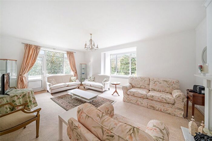4 Bedroom Flat To Rent In Wimbledon Park Side, London, SW19