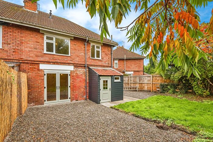 3 Bedroom Semi Detached House For Sale In The Avenue, Westbury, BA13