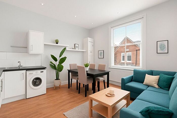 3 Bedroom Flat To Rent In Hayter Road, London, SW2
