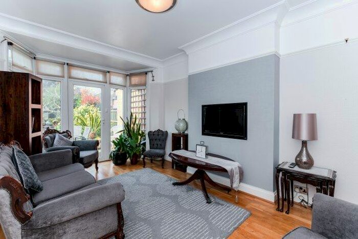 4 Bedroom Property To Rent In Forest Approach, Woodford Green, IG8