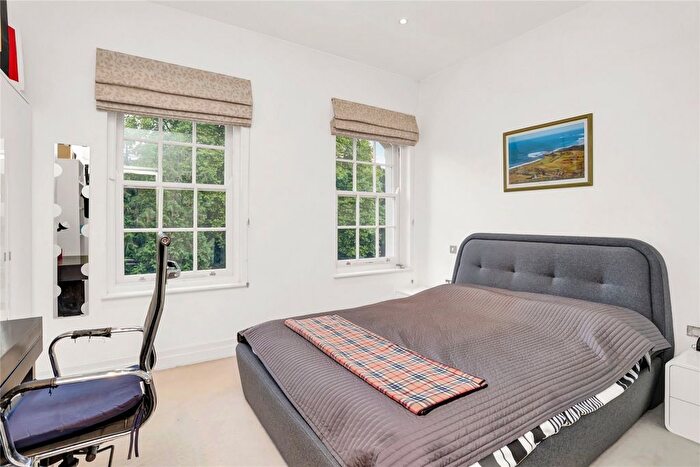 3 Bedroom Flat To Rent In Wimbledon Park Side, London, SW19