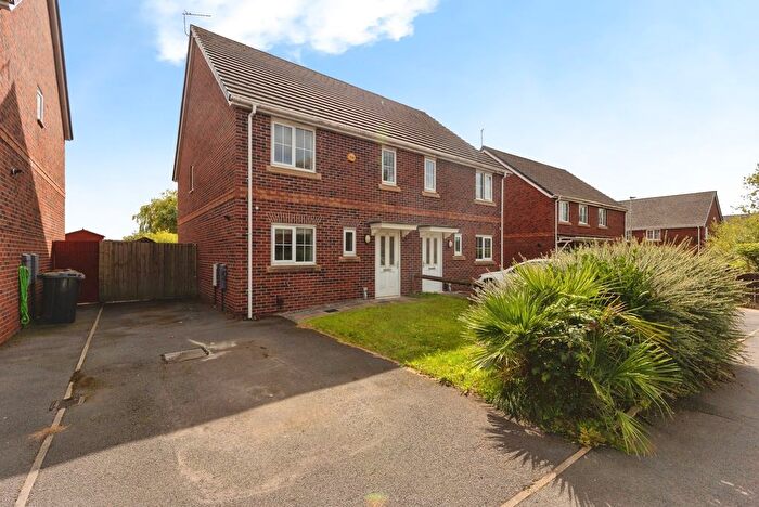 3 Bedroom Semi Detached House For Sale In Rosary Road, Oldham, Lancashire, OL8
