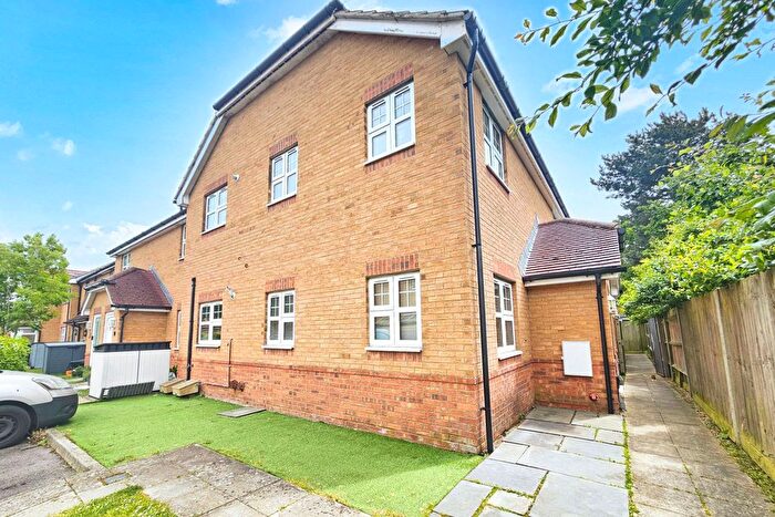 2 Bedroom Flat For Sale In Harvard Close, Lee-On-The-Solent, PO13