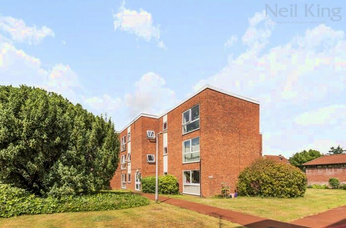 2 Bedroom Flat To Rent In Highland Court, South Woodford, London E18