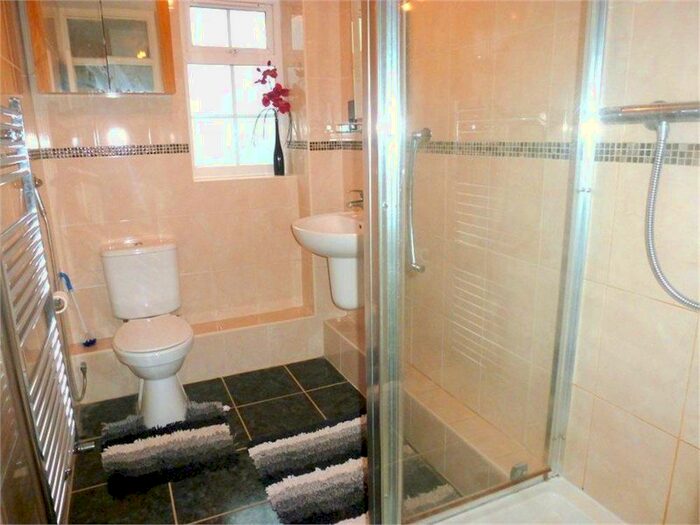 2 Bedroom Apartment To Rent In Arborfield Close, Slough, SL1