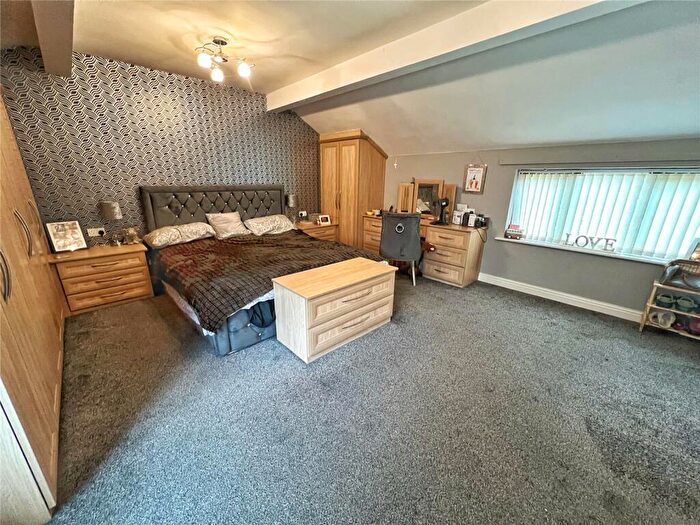 3 Bedroom End Of Terrace House For Sale In Smallshaw Fold, Ashton-under-Lyne, Greater Manchester, OL6