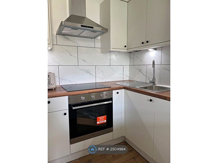 3 Bedroom Flat To Rent In Dowanhill Street, Glasgow, G11