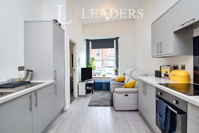 1 Bedroom Flat To Rent In High Street, Bromsgrove, Worcestershire, B61