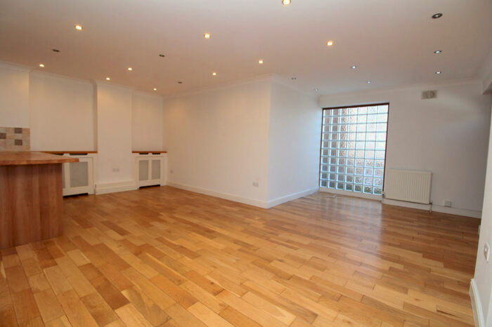 2 Bedroom Maisonette To Rent In Waite Davies Road, London, SE12