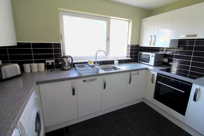 2 Bedroom Flat To Rent In Cairn Park, Cults, AB15