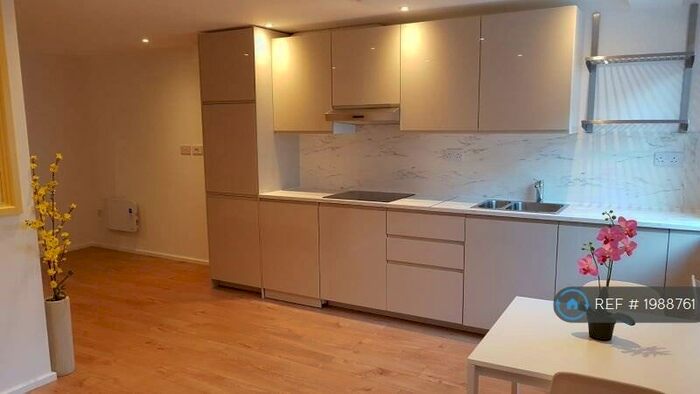 Studio To Rent In Hackney, London, N1