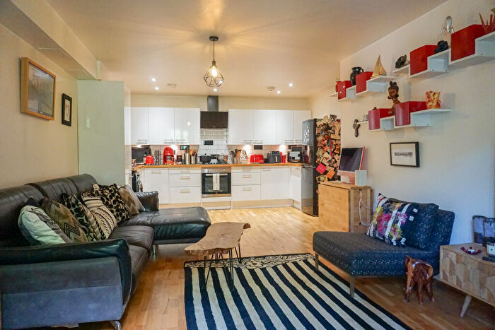 2 Bedroom Flat For Sale In Beaumaris Gardens, London, SE19