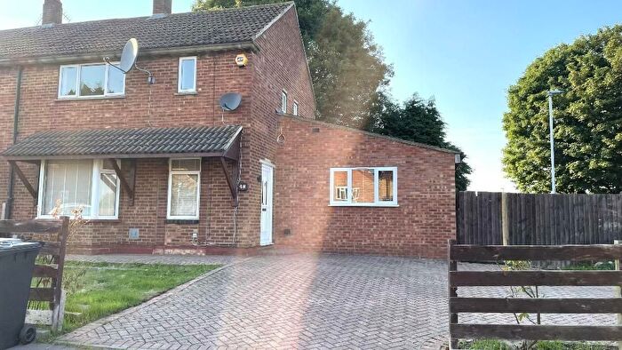4 Bedroom Semi-Detached House To Rent In Hallwicks Road, Luton, LU2