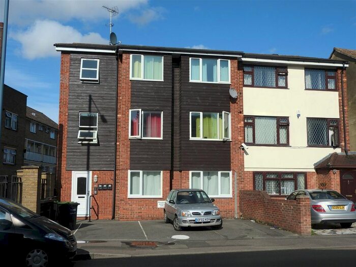 2 Bedroom Flat To Rent In Milton Road, Gravesend, Kent, DA12